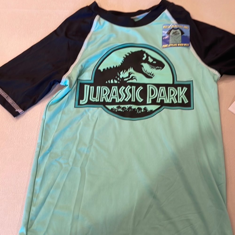 NWT Jurassic World Park UPF 50 Water Reactive Ink tee Boys Small 6/7 Green